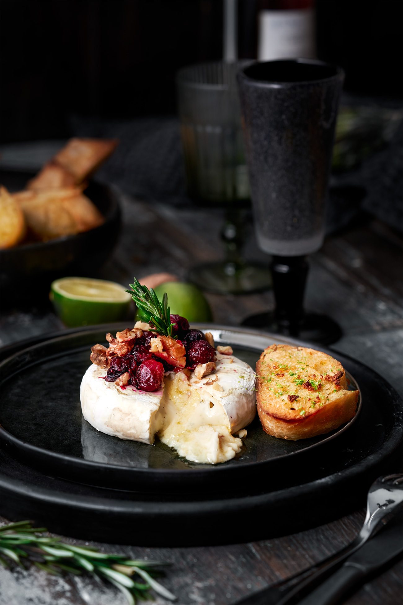 Glasierter Camembert Mit Cranberry Chutney Und Das Beste Knoblauchbrot