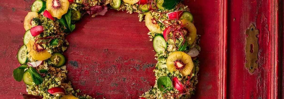 Couscous Salat als Adventskranz mit Jingold Kiwi
