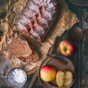 Kastenkuchen mit Chai Gewürzen und Bratapfel