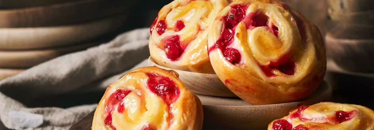 Puddingschnecken wie vom Bäcker mit Johannisbeeren