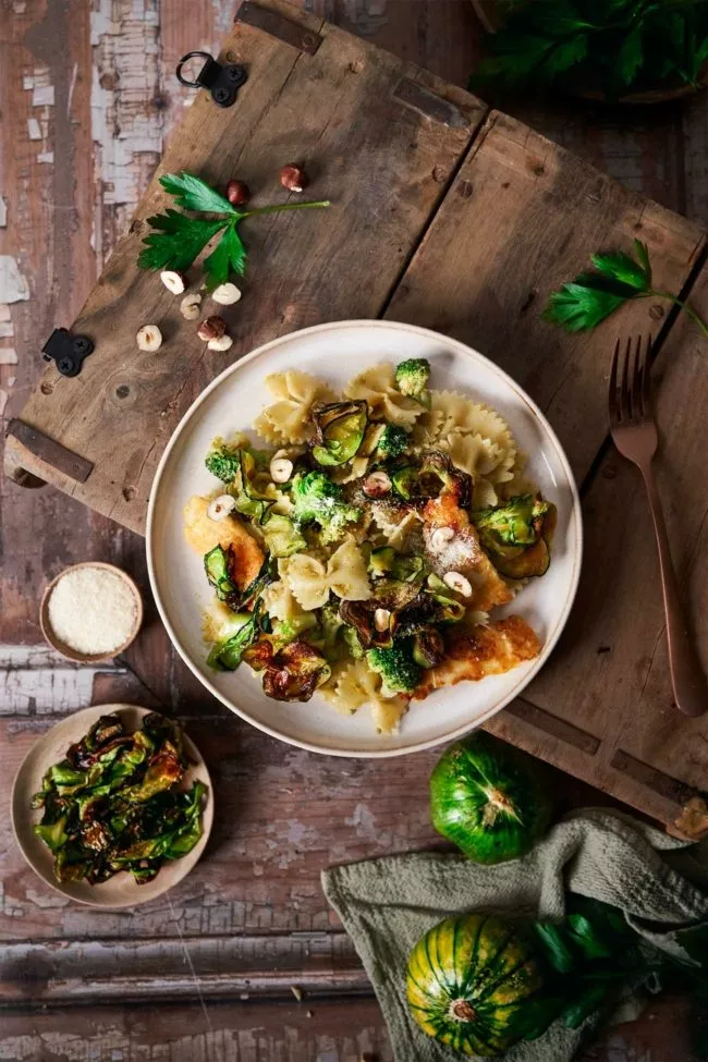 Farfalle mit Zucchini und Halloumi