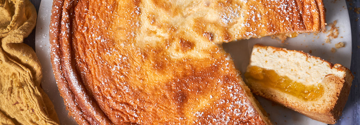 Rahmkuchen mit Aprikosenpudding – ein echter Klassiker